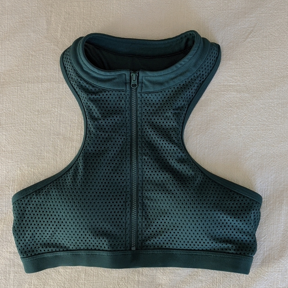 Sexy cutaway zip Lorna Jane bra